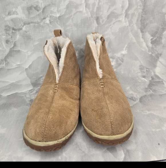 Minnetonka Tucson Slippers - Picture 2 of 7